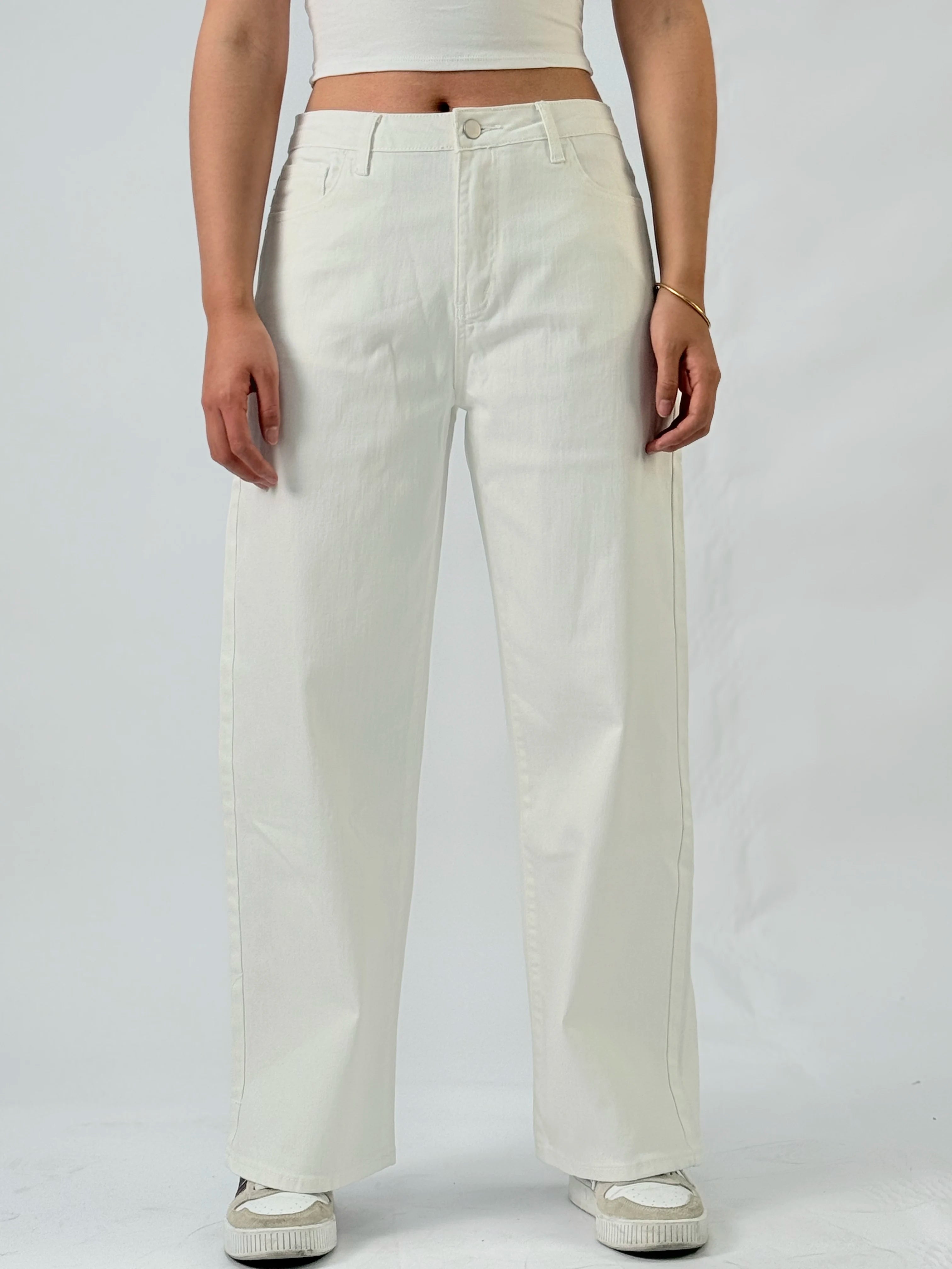 Milky White Trendy Women's Jeans, Suitable For All Seasons, Versatile And Casual. Features Delicate Butterfly Knot Embroidery.